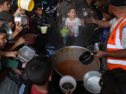 Pejabat PBB: Setengah Penduduk Gaza Kelaparan