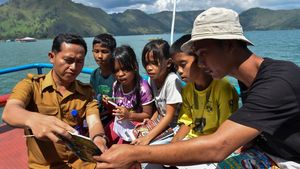 Keren, Danau Toba Punya Kapal Belajar dengan 1.000 Koleksi Buku