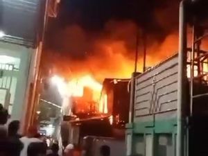 Rumah Warga di Makassar Terbakar Diduga Akibat Korsleting Listrik
