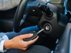 Wajib Injak Rem Saat Menyalakan Mobil Matic, Ini Alasannya