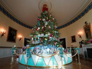 10 Inspirasi Dekorasi Pohon Natal Terbaru 2023, Cantik dan Meriah! 10 Inspirasi Dekorasi Pohon Natal Terbaru 2023, Cantik dan Meriah!