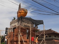 Penampakan Patung Ikan Mola-mola yang Dianggap Mirip Ikan Buntal