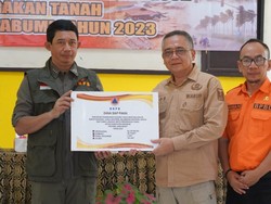 Wabup Bakal Kaji Fenomena Pergerakan Tanah di Desa Bencoy Sukabumi