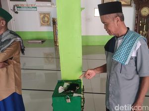Viral Aksi Maling Bobol Kotak Amal di Masjid Palembang