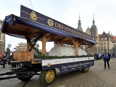 Penampakan Kue Raksasa 1,9 Ton di Pasar Natal Tertua Jerman