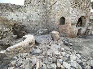 Potret Toko Roti Kuno Saksi Sejarah Perbudakan di Pompeii Potret Toko Roti Kuno Saksi Sejarah Perbudakan di Pompeii