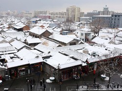 Badai Salju Bikin Jalanan di China Memutih