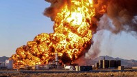 Potret Kebakaran Hebat di Kilang Minyak Iran, 1,5 Juta Liter BBM Lenyap