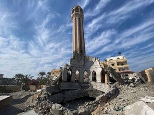 Menara Masjid di Gaza Kokoh Berdiri di Tengah Bombardir Israel