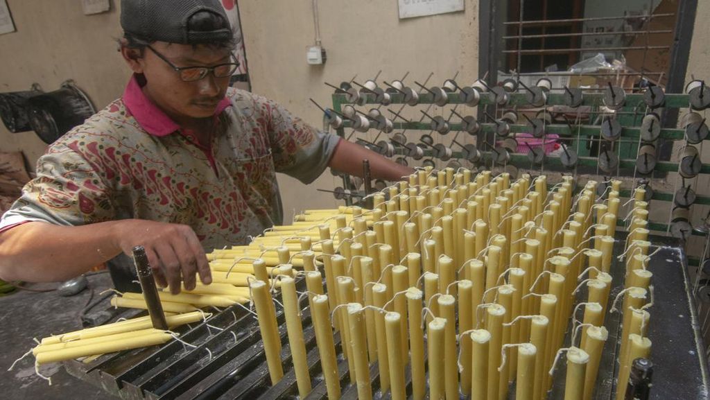 Jelang Natal, Produsen Lilin Rumah Kebanjiran Orderan Jelang Natal, Produsen Lilin Rumah Kebanjiran Orderan