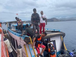 Kapal Rokatenda Express Mati Mesin di Ende, Penumpang Panik
