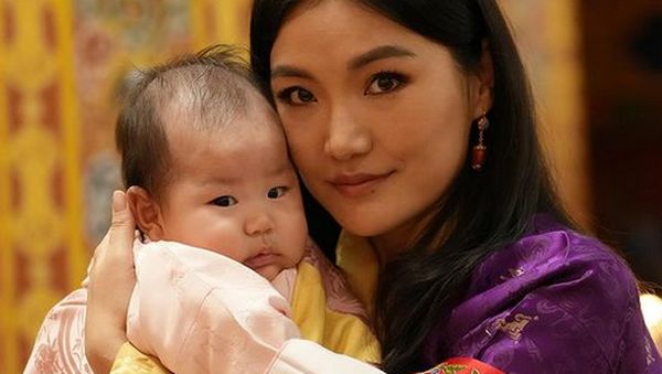 6 Foto Ratu Bhutan yang Cantik & Glowing Setelah Melahirkan Anak Ketiga