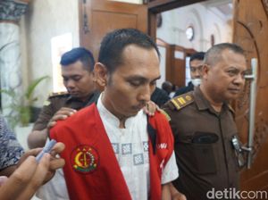 Roy Pembunuh Angeline Mahasiswi Ubaya Dituntut 19 Tahun Bui Roy Pembunuh Angeline Mahasiswi Ubaya Dituntut 19 Tahun Bui