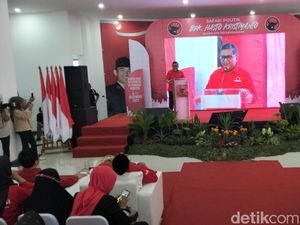 Puji Mahfud Md, Hasto Sindir Ada Ketua MK Kena Sanksi Loloskan Keponakan Puji Mahfud Md, Hasto Sindir Ada Ketua MK Kena Sanksi Loloskan Keponakan