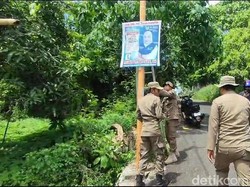 Satpol Parepare Copot 112 APK Caleg di Pohon-Tiang Listrik di Area Terlarang