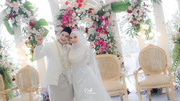Sederhana Pakai Tenda, Ini 7 Potret Pernikahan Kedua Rizki DA