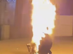 Ketahuan Curi Besi Rumah Warga Medan, Motor Pencuri Dibakar