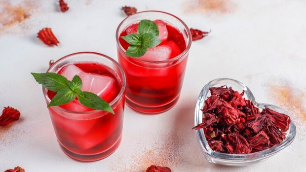 Teh hibiscus/Foto: Freepik.com/azerbaijan_stockers Minuman yang aman dikonsumsi saat perut kosong