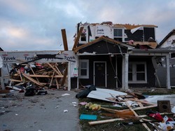 Badai Dahsyat Hantam 2 Negara Bagian AS, Puluhan Rumah Rusak