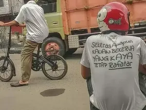 Tulisan Kocak di Kaos Bikin Ngakak dan Geleng-geleng