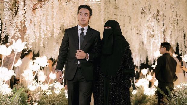 Abidzar Al-ghifari accompanies Adiba Khanza to get married