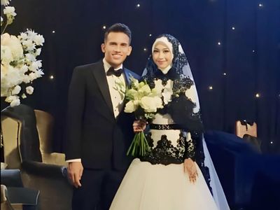 5 Gaya Adiba Khanza Pakai Gaun Pengantin Hitam-Putih Karya Ivan Gunawan
