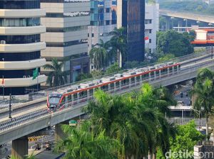 Komisi V DPR Akan Panggil LRT Jabodebek soal Penumpang Jalan Kaki di Lintasan