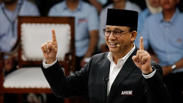 Former Jakarta Governor and presidential candidate Anies Baswedan gestures during a televised debate at the election commission headquarters in Jakarta, Indonesia, December 12, 2023. REUTERS/Ajeng Dinar Ulfiana