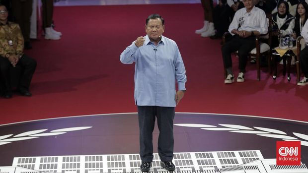 Capres nomor urut 02 Prabowo Subianto mengikuti debat capres 2024 perdana di Gedung KPU, Jakarta, Selasa, 12 Desember 2023. (CNN Indonesia/Adhi Wicaksono)
