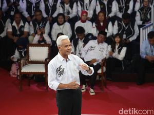 Disapa Warga soal Debat Perdana, Ganjar Anggap Penjelasannya Diterima