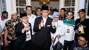 Gaya Anies-Cak Imin Berpeci Jelang Debat Perdana Pilpres 2024