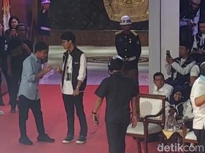 Alam Ganjar dan Gibran Ngobrol di Sela Debat Capres, Bahas Apa?