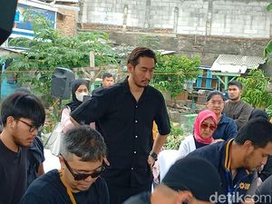 Rasa Syukur Jeje Govinda Bisa Kejar Pemakaman Ibunda, Jelaskan Absennya Syahnaz