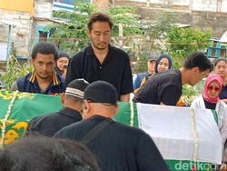 Jeje Govinda Bersyukur Dapat Mengantar Ibunda ke Peristirahatan Terakhir