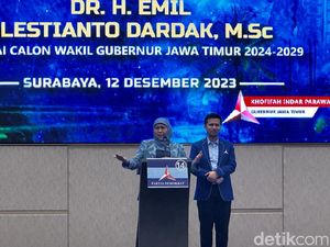 Pantun Emil Usai Direkom Jadi Cawagub Khofifah Oleh Partai Demokrat Pantun Emil Usai Direkom Jadi Cawagub Khofifah Oleh Partai Demokrat
