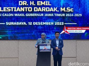 Khofifah Beri Sinyal Kembali Pinang Emil Dardak di Pilgub Jatim
