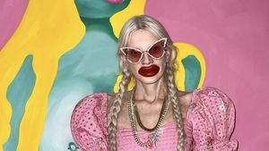 8 Gaya Nyentrik Kristen McMenamy, Model Zara yang Dihujat Pendukung Palestina