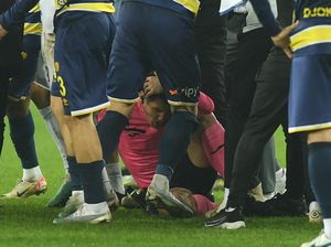 Insiden Pemukulan Wasit Berujung Liga Turki Ditangguhkan