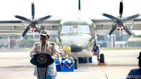 Menhan Prabowo Serahkan 5 Pesawat NC-212i Buatan Lokal ke TNI AU