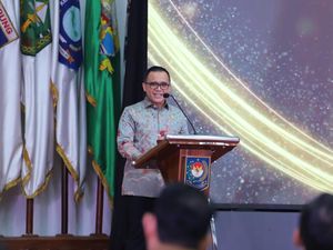 MenPAN-RB Minta Pemda Tak Buat Aplikasi Baru: Kalau Banyak Rakyat Bingung MenPAN-RB Minta Pemda Tak Buat Aplikasi Baru: Kalau Banyak Rakyat Bingung