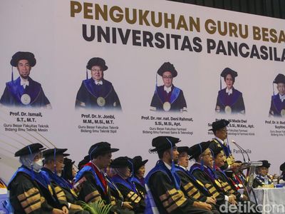 Momen UP Kukuhkan Enam Guru Besar Baru