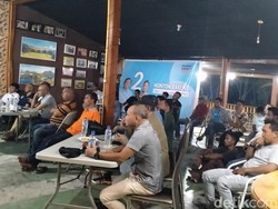 Tegang TKD Prabowo-Gibran Nobar Debat Capres Perdana di Labuan Bajo