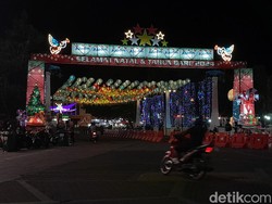Ornamen Natal-Lampion di Kota Solo Jadi Spot Foto-Ikon Keberagaman