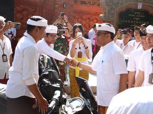 142 Motor Listrik Dibagikan ke Perbekel-Babinkamtibmas di Denpasar