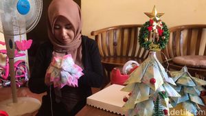 Perajin Buket di Blitar Kebanjiran Order Jelang Natal 2023