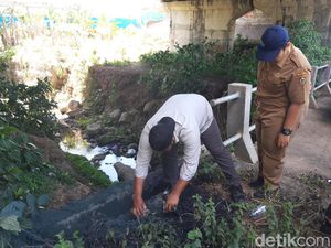 Limbah Dibuang ke Kali Pepe Boyolali Diduga Lumpur Pewarna Tekstil Limbah Dibuang ke Kali Pepe Boyolali Diduga Lumpur Pewarna Tekstil