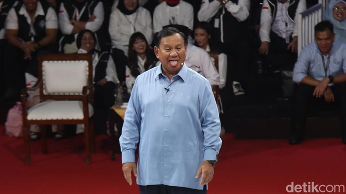 Potret Lucu Prabowo dari Joget hingga melet-melet di Debat Perdana Potret Lucu Prabowo dari Joget hingga melet-melet di Debat Perdana