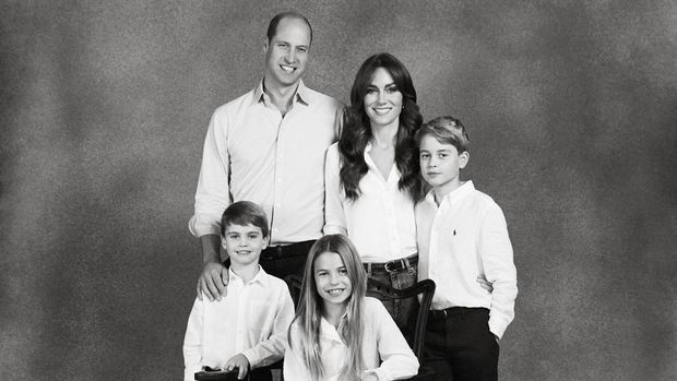 This undated handout photo provided by Kensington Palace show Britain's Prince William and Kate, Princess of Wales with their three children Prince George, Princess Charlotte and Prince Louis, in a photograph that features on the family's 2023 Christmas card. (Josh Shinner/Kensington Palace via AP)