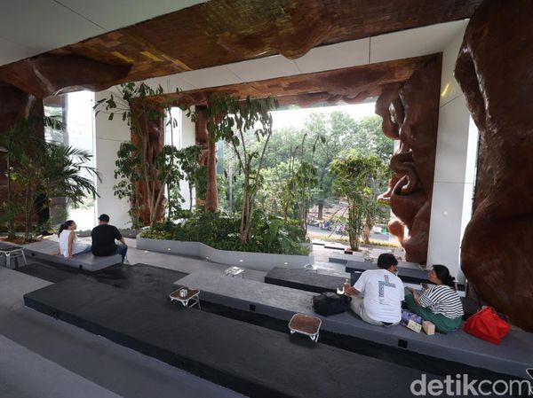 Yuk, Ngopi di Matraman yang Punya Sensasi Rimbun Bak Tengah Hutan