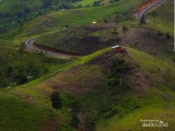 Bukan Bukit Teletubbies, Ini Bukit Selasih di Gunung Kerinci